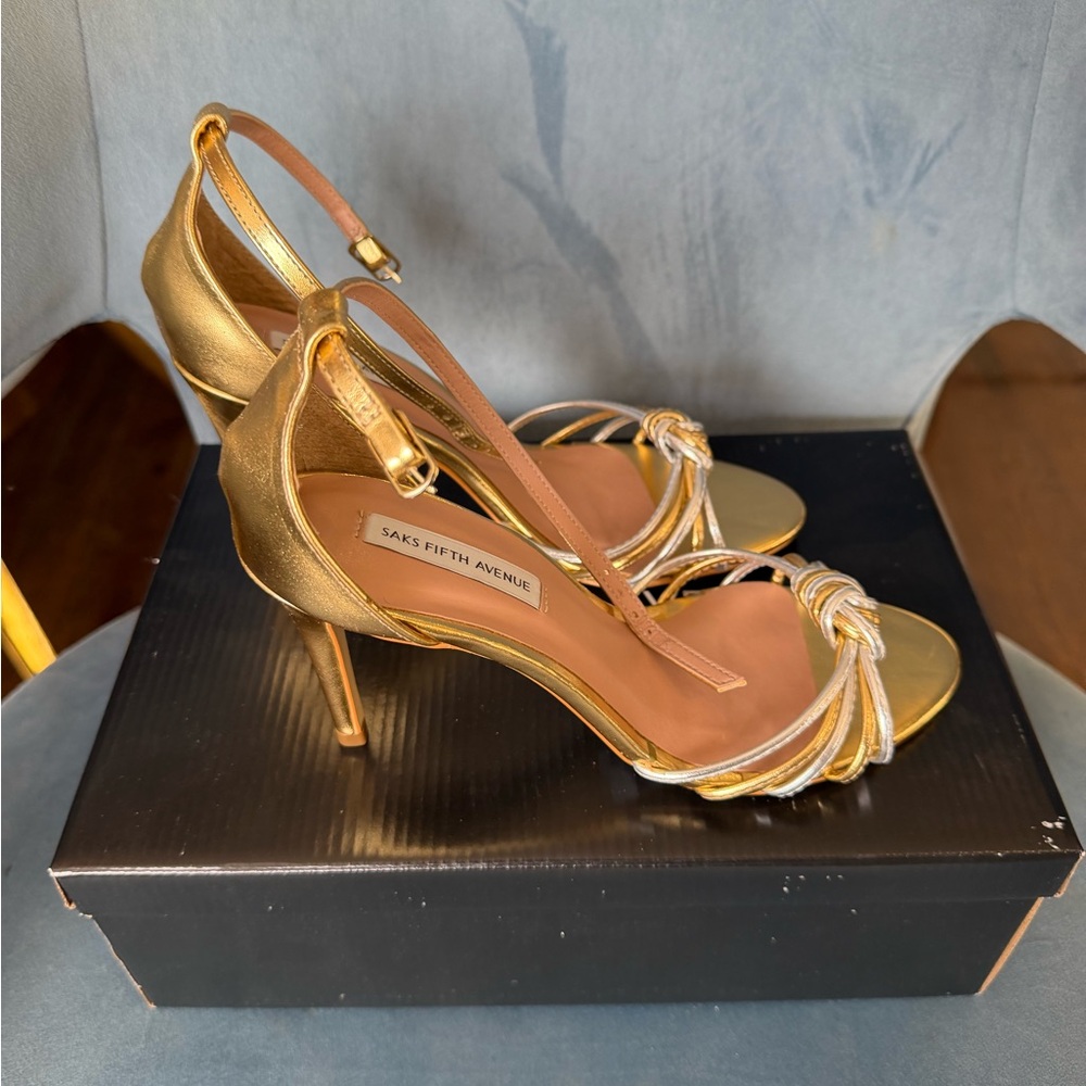 BRAND NEW Saks Fifth Avenue Metallic Gold & Silver shoes Heels size 7 37 strappy